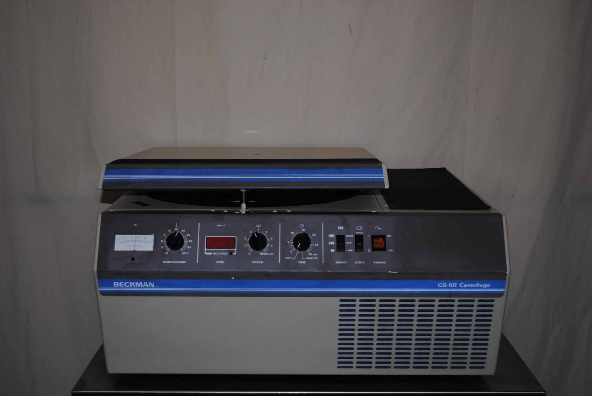 Beckman GS6R Benchtop Centrifuge with Rotor Precision Mechanical